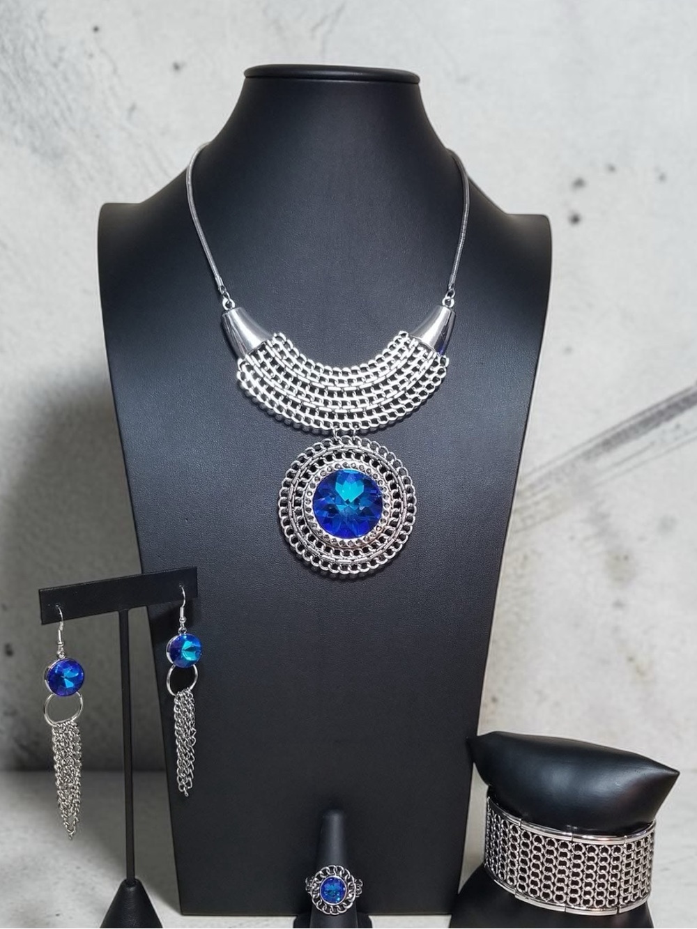 Silver Necklace Set with Deep Blue Gemstone